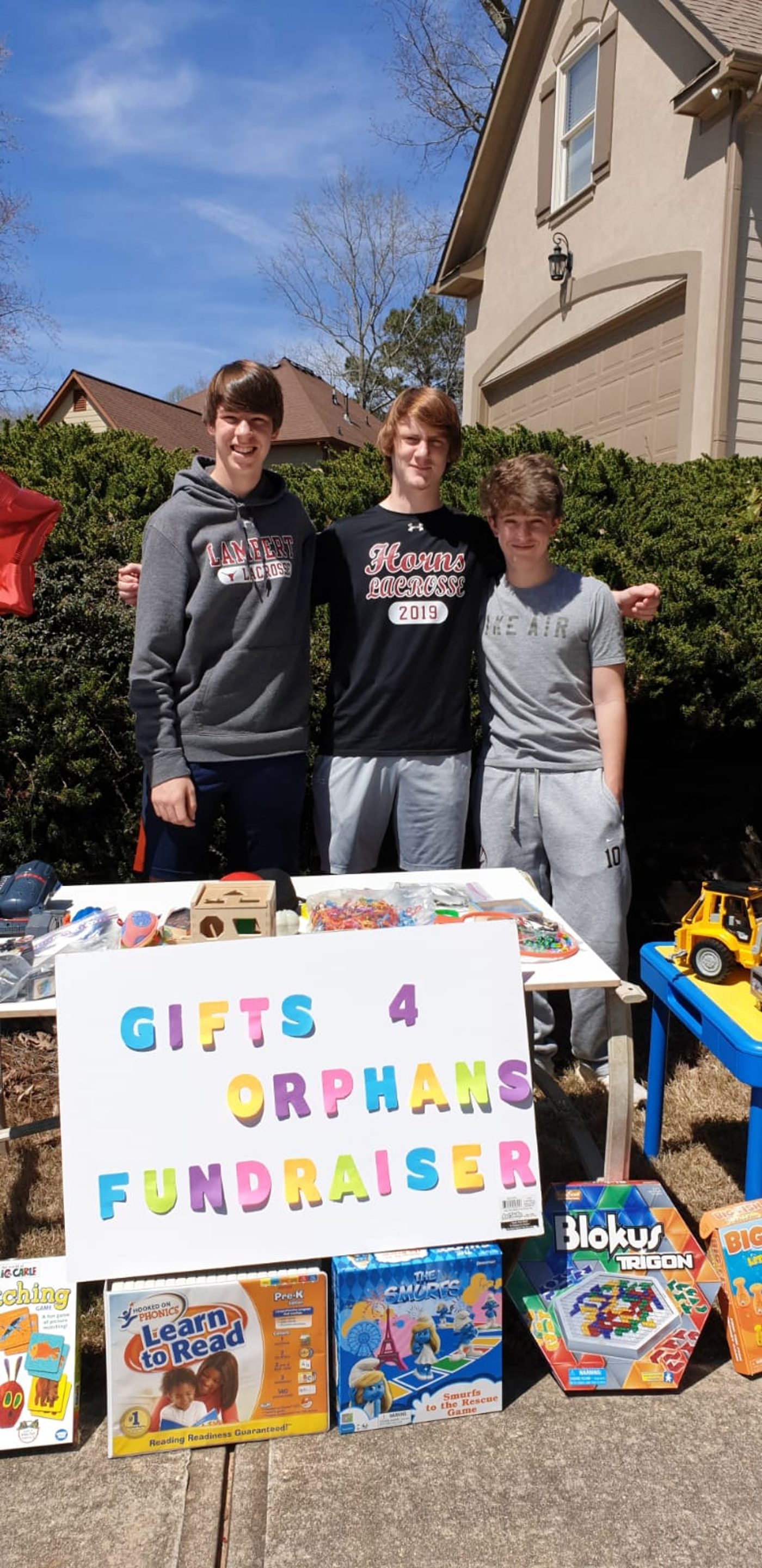 Volunteers at the Spring 2018 donation drive
